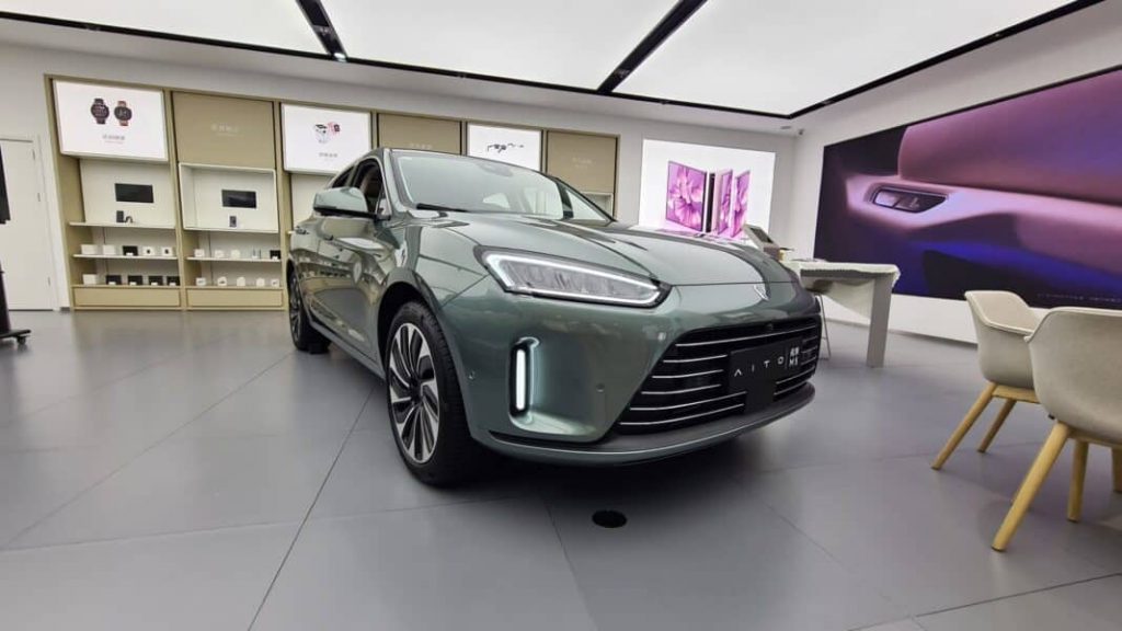 Huawei представила свій перший автомобіль: огляд AITO M5