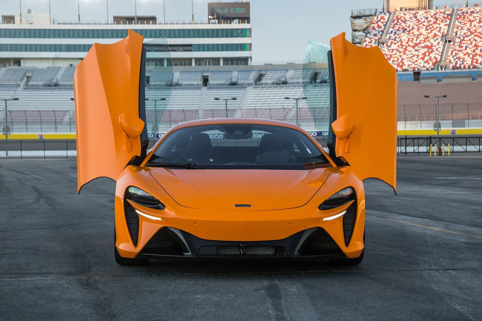 Несправні гайки призвели до першого відкликання McLaren Artura