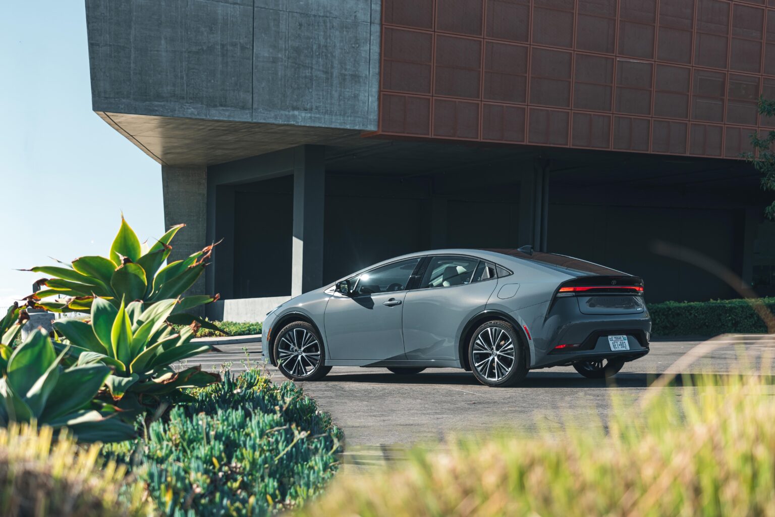 Опубліковано характеристики Toyota Prius 2023 року