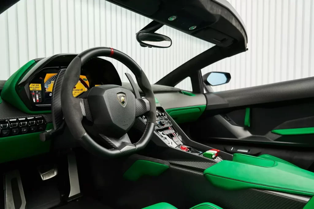 Рідкісний Lamborghini Veneno Roadster виставили на продаж