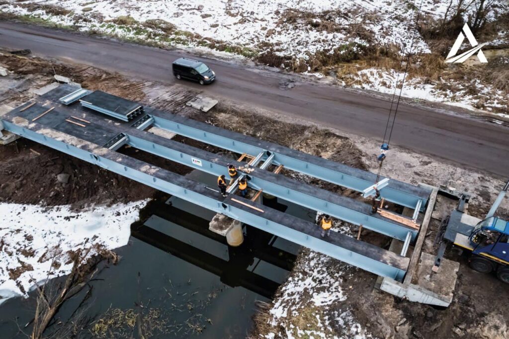 Україна змонтувала першу подаровану Францією переправу Україна змонтувала першу подаровану Францією переправу