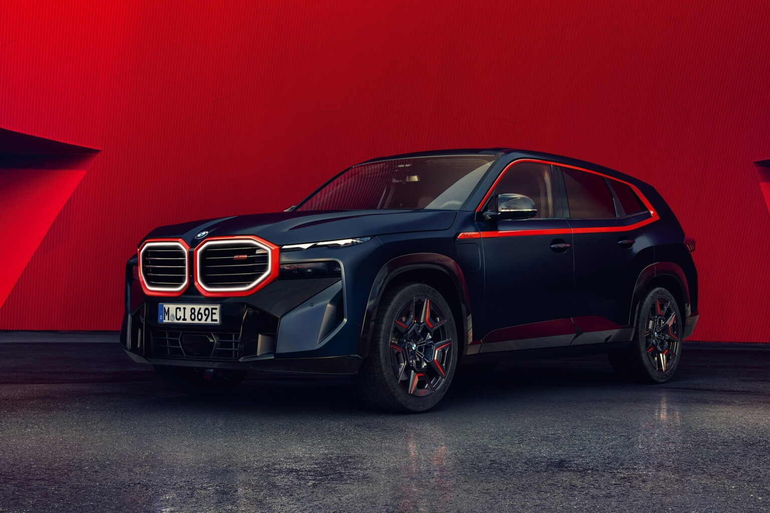 BMW відкрила прийом заявок на супергібрид потужністю 748 кінських сил BMW відкрила прийом заявок на супергібрид потужністю 748 кінських сил