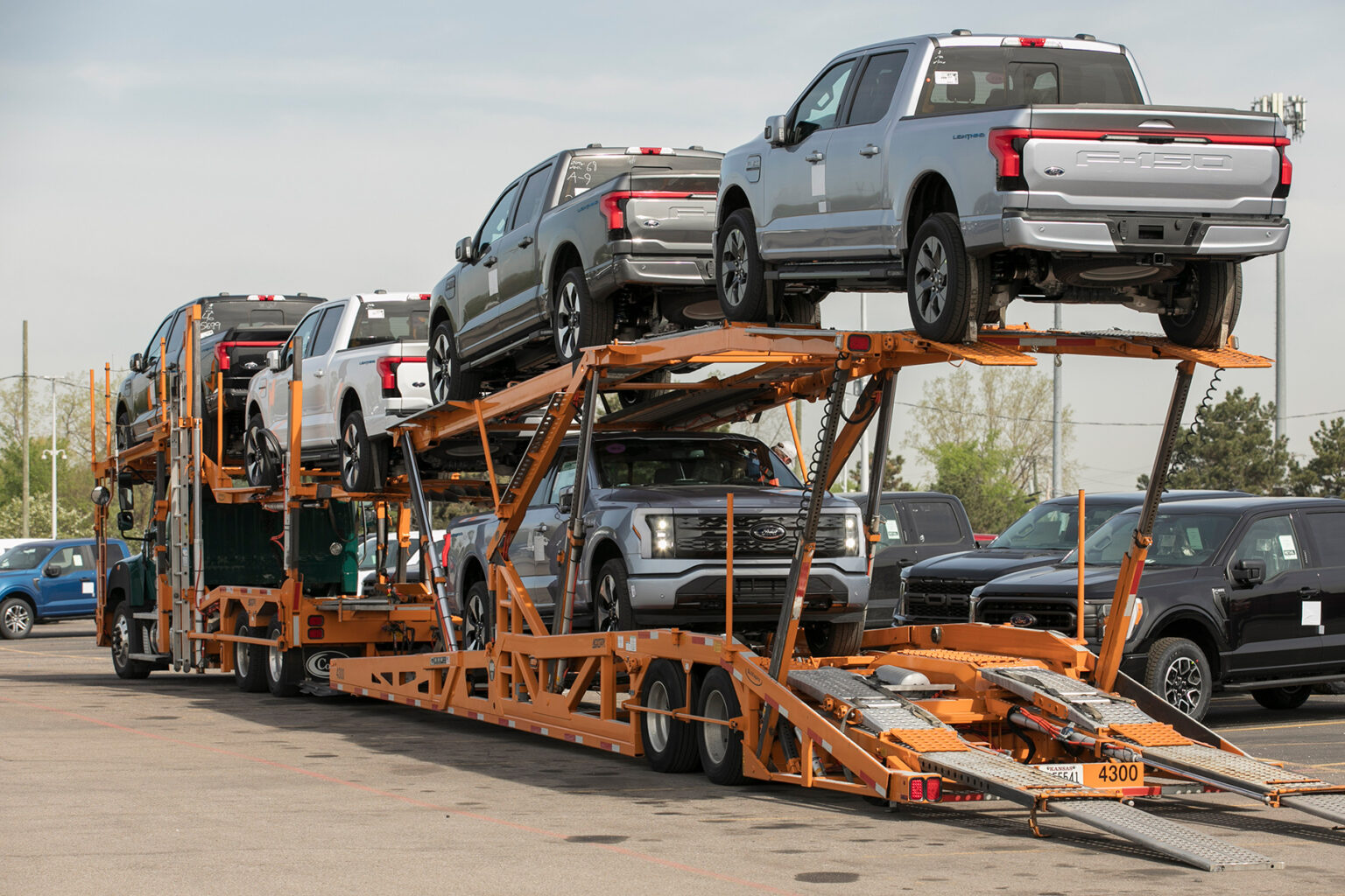 Ford зупинив виробництво та постачання електричного пікапа