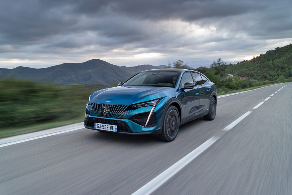 Крос-ліфтбек Peugeot 408Х отримав нову базову версію Крос-ліфтбек Peugeot 408Х отримав нову базову версію