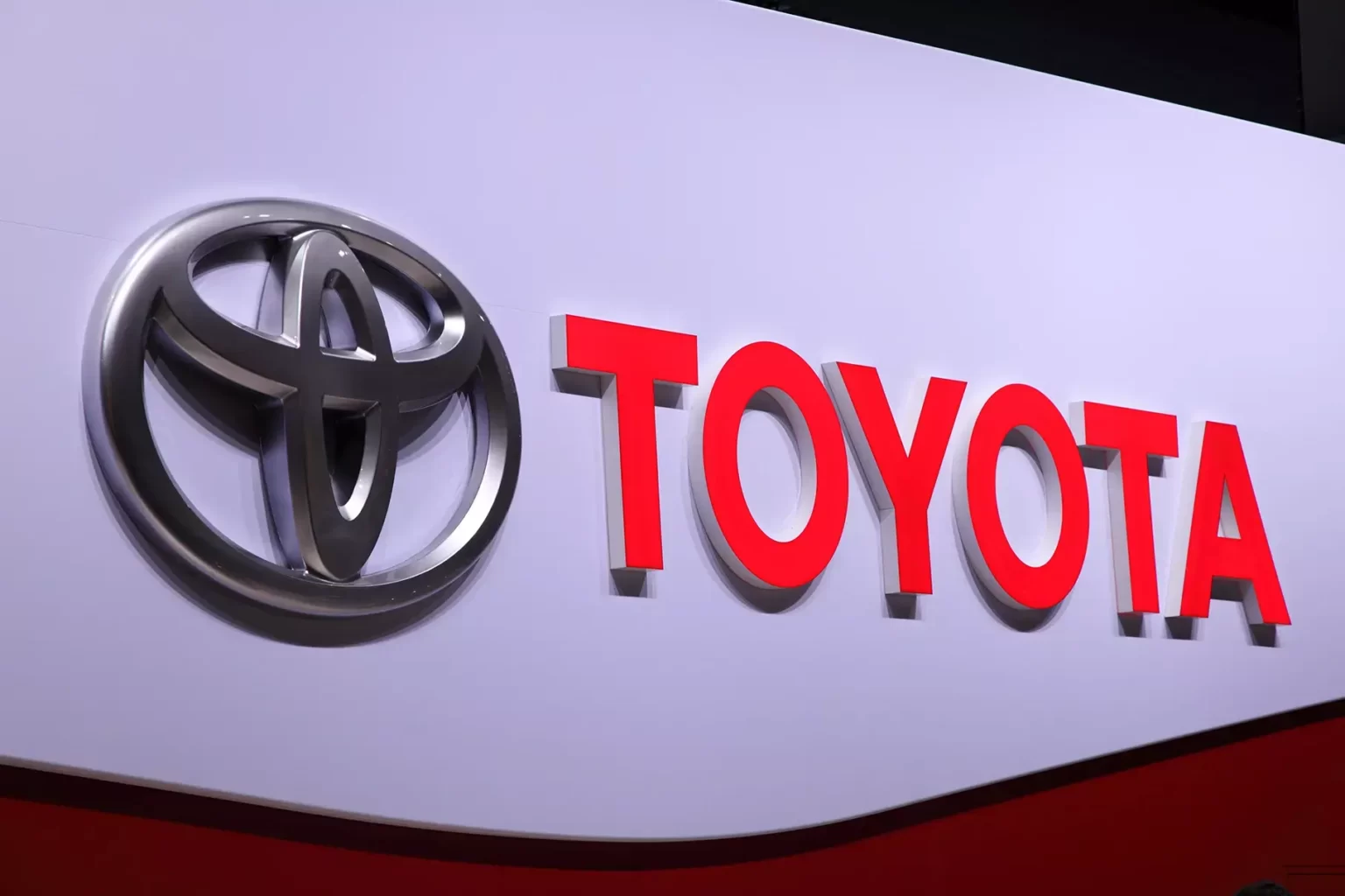 Toyota прискорить розробку електромобілів