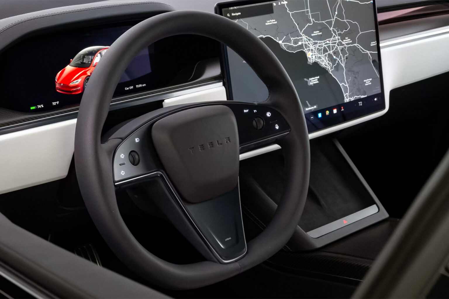 Кругле кермо Tesla на заміну "штурвалу" розкупили в рекордний термін