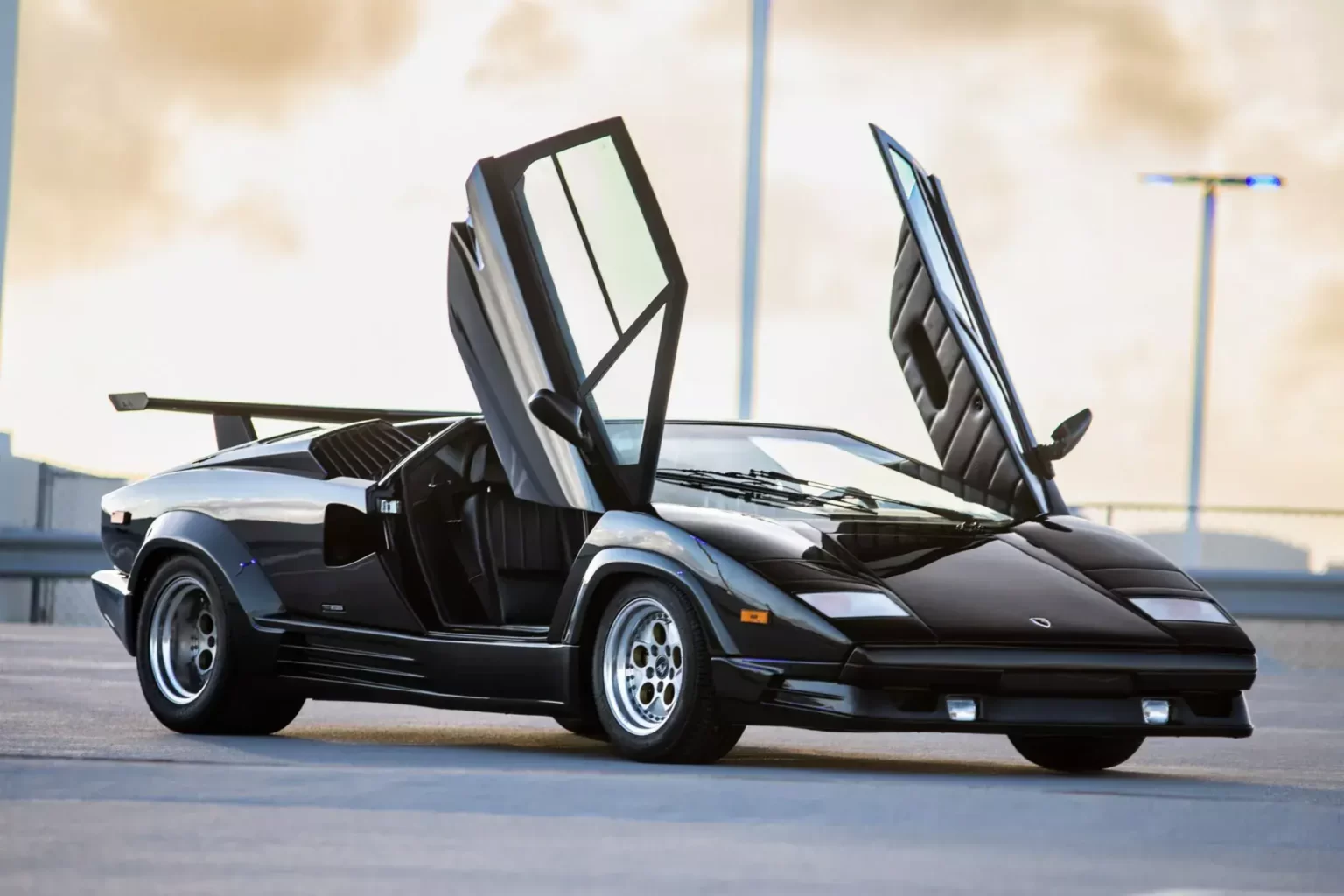 Lamborghini Countach легендарного музиканта з'явився у продажу