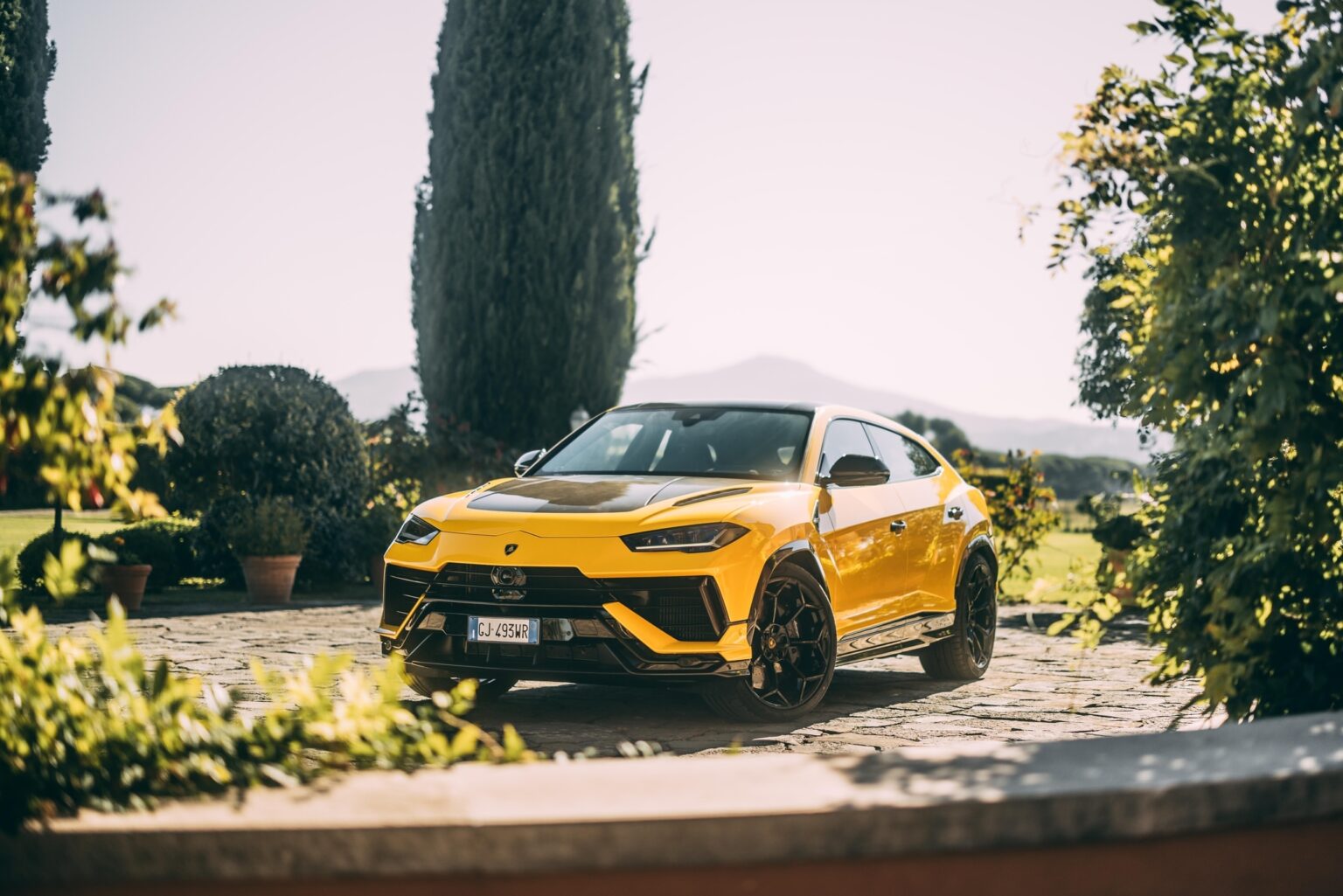 Lamborghini перетворить Urus на електромобіль