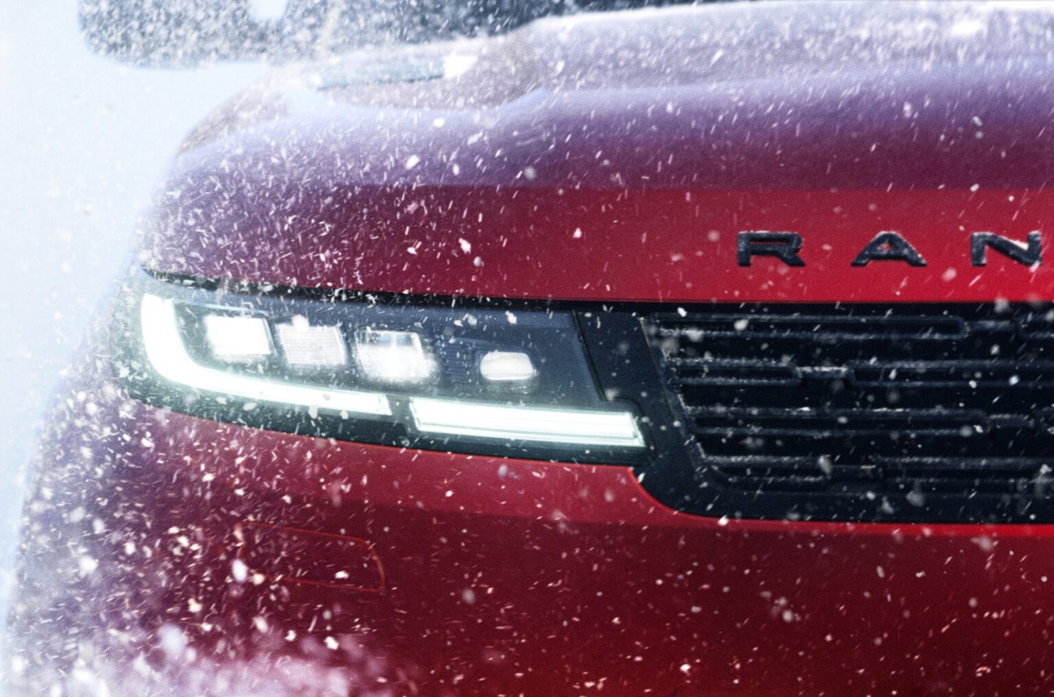 Названо дату дебюту найшвидшого та найпотужнішого Range Rover Sport