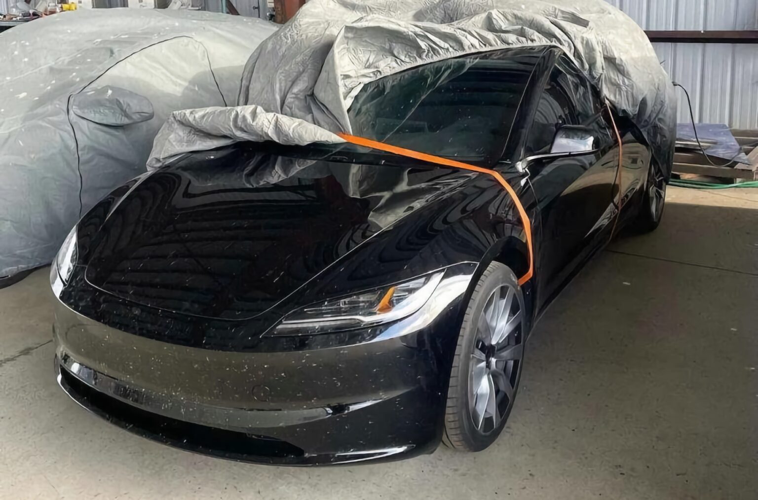 В мережі показали оновлену ​​Tesla Model 3 без камуфляжу