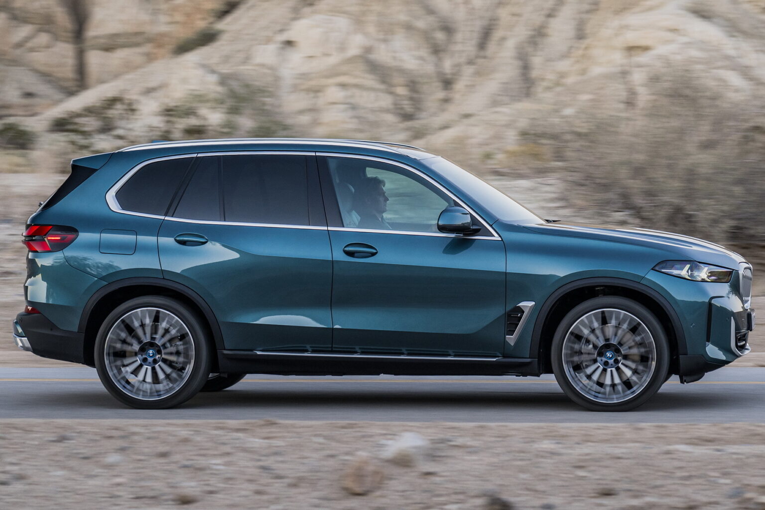 BMW допрацювала шестициліндровий дизель для кросоверів X5 та X6 BMW допрацювала шестициліндровий дизель для кросоверів X5 та X6