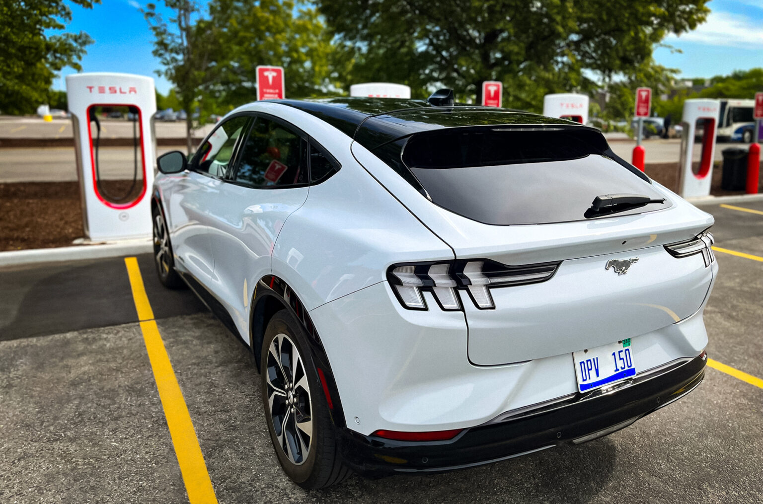 Електромобілі Ford можна буде заряджати на станціях Tesla