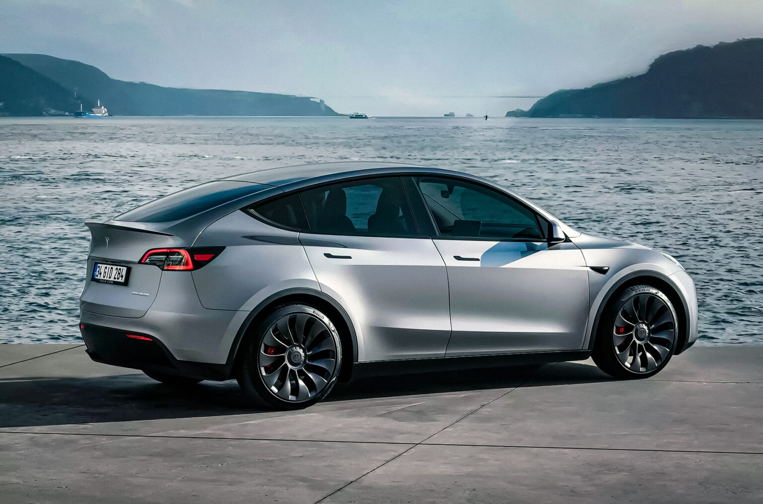 Tesla віткликає партію Model Y через кермо, що відвалюється