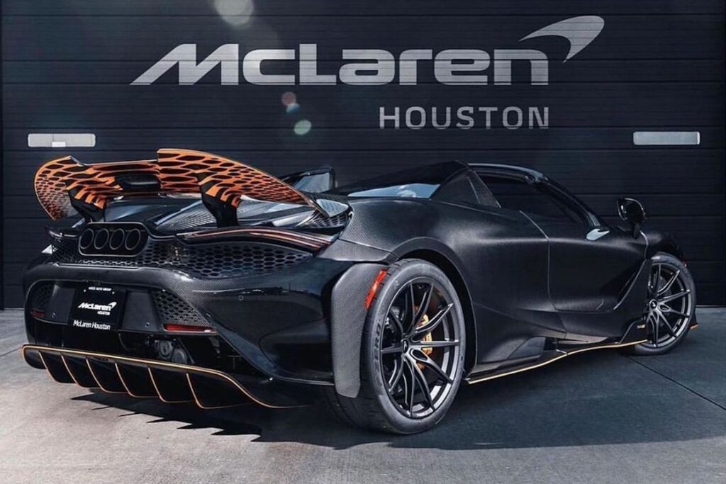 McLaren присвятив особливий 765LT Spider Чорній Мамбі