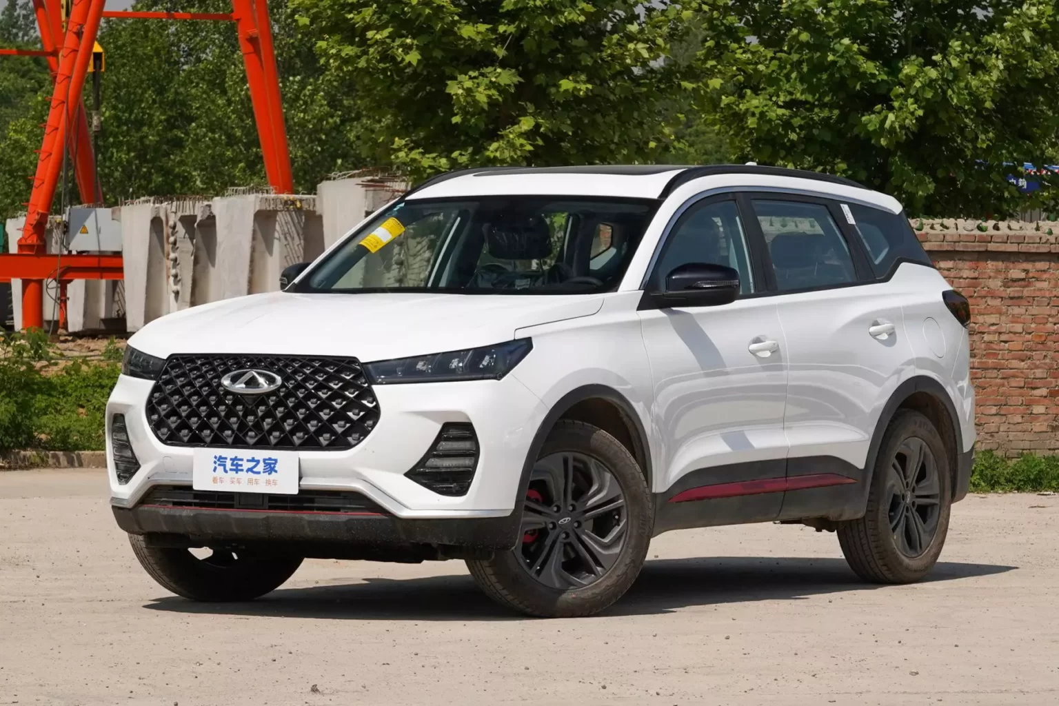 У Chery Tiggo 7 Pro з'явилася бюджетна версія з "механікою"