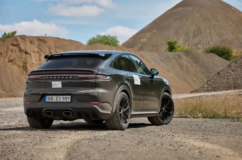 У гамі Porsche Cayenne з'явиться 700-сильний гібрид