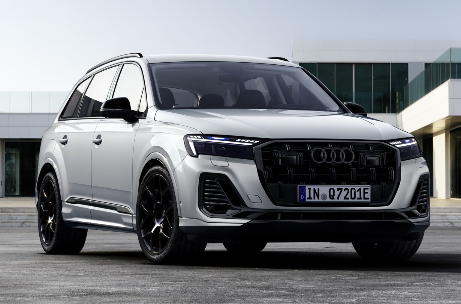 Оновлені Audi Q7 та Q8 стали потужними гібридами