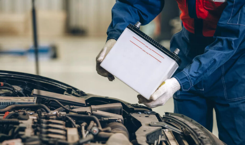 ТОП-7 помилок, через які сідає акумулятор автомобіля автомобільний акумулятор
