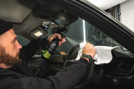 Прибирання в авто