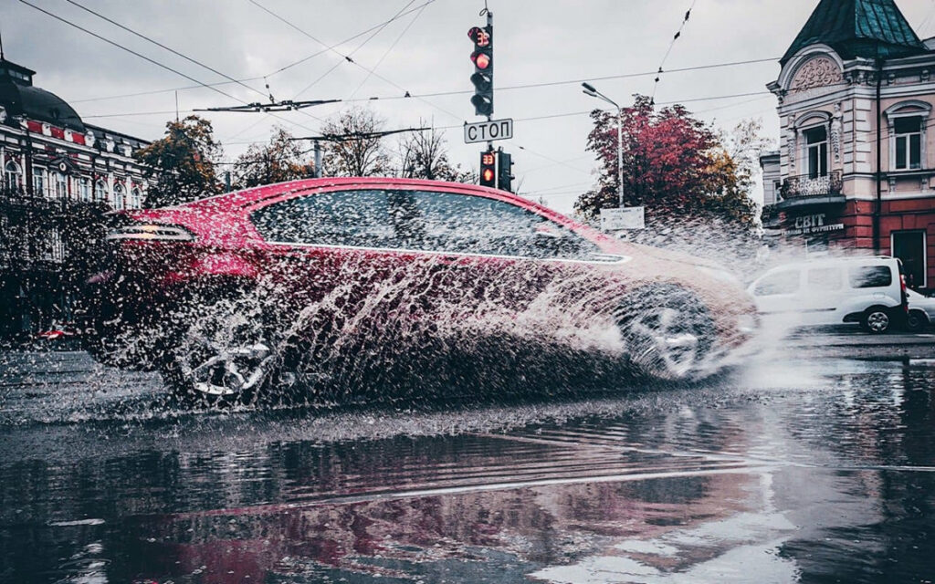 Авто під дощем